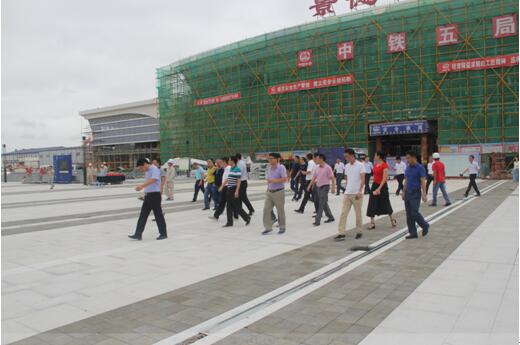 喜迎十九大，身邊看變化——我市干部賢內(nèi)助、鄉(xiāng)鎮(zhèn)街道負責(zé)人參觀高鐵商務(wù)區(qū)